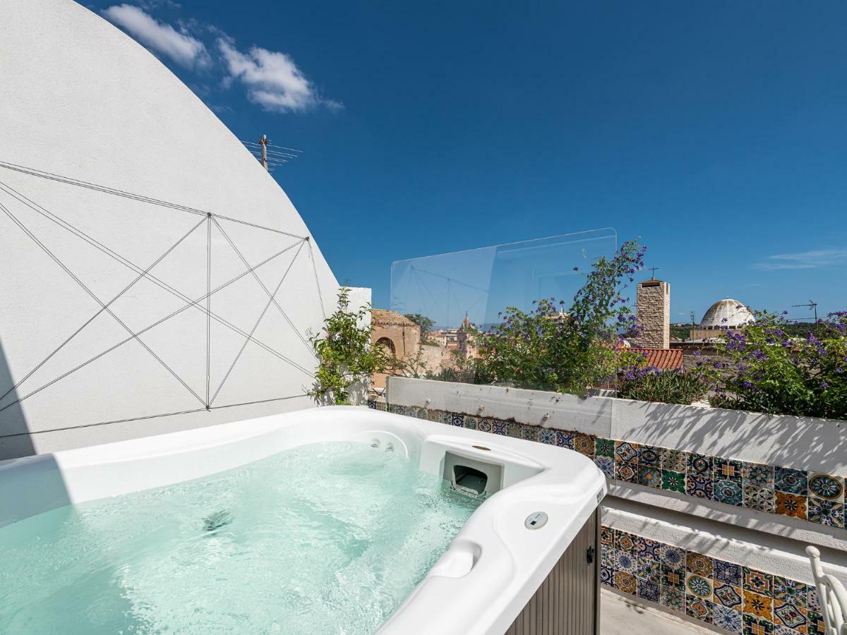 "Bea'S Terrace" - Private Jacuzzi And Panoramic Rooftop In The City Centre カリアリ エクステリア 写真